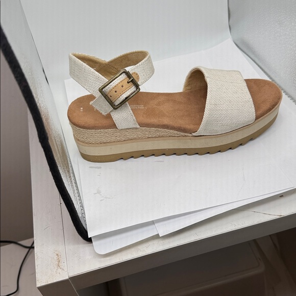 TOMS WEDGE CANVAS RUBBER SANDALS WOMENS SIZE 8. LIKE NEW - Picture 4 of 16